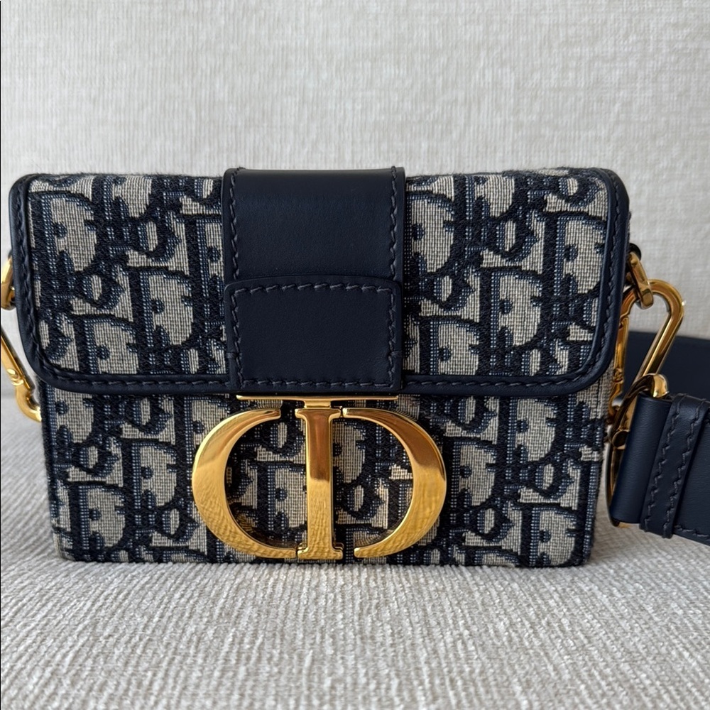 Dior 30 Montaigne M Canvas box